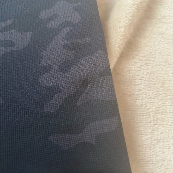 SPANX Camo High-Waisted Leggings - Picture 6 of 6
